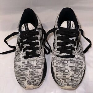 Brooks Adrenaline 21 Running Shoe Black & White Men’s Size 10 Athletic Sneakers